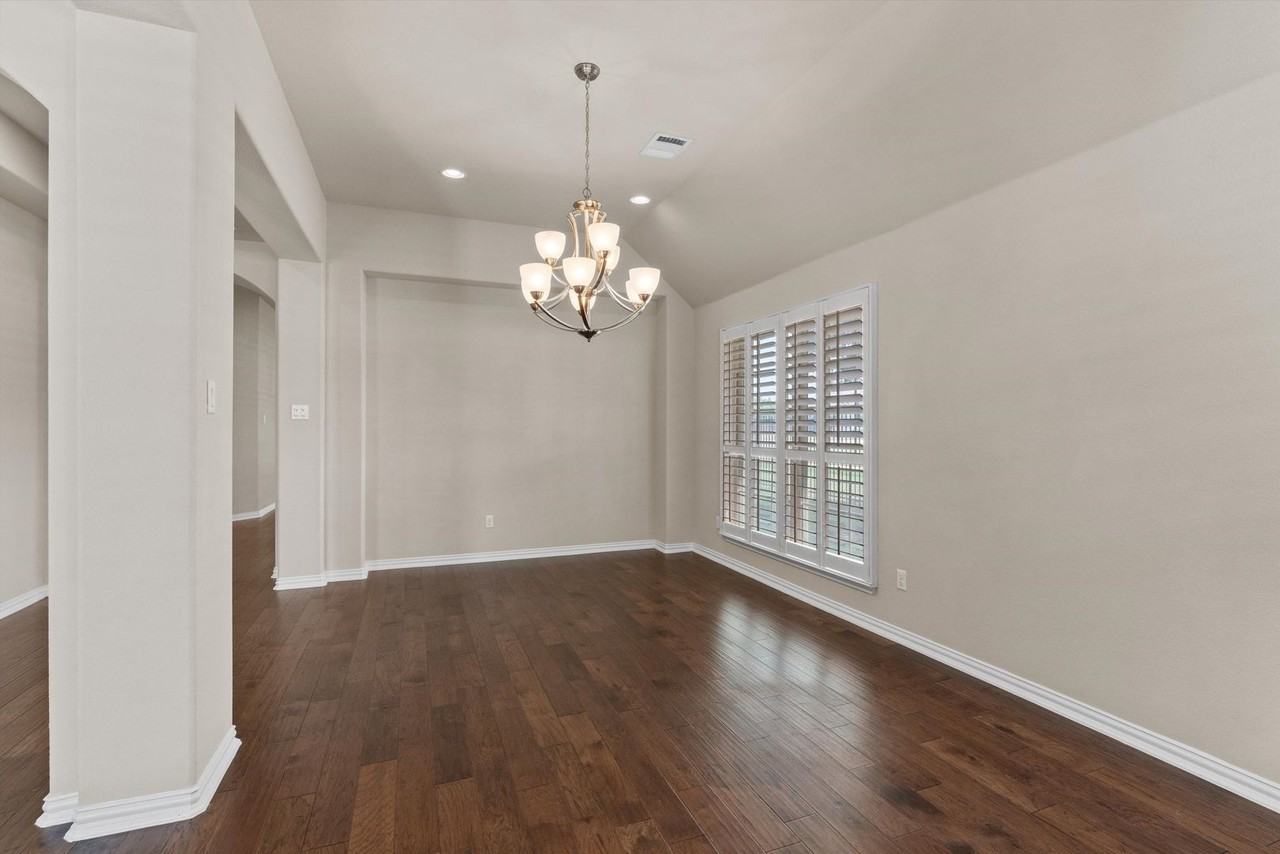 7901 Arbor Knoll Ct - Photo 5 of 34