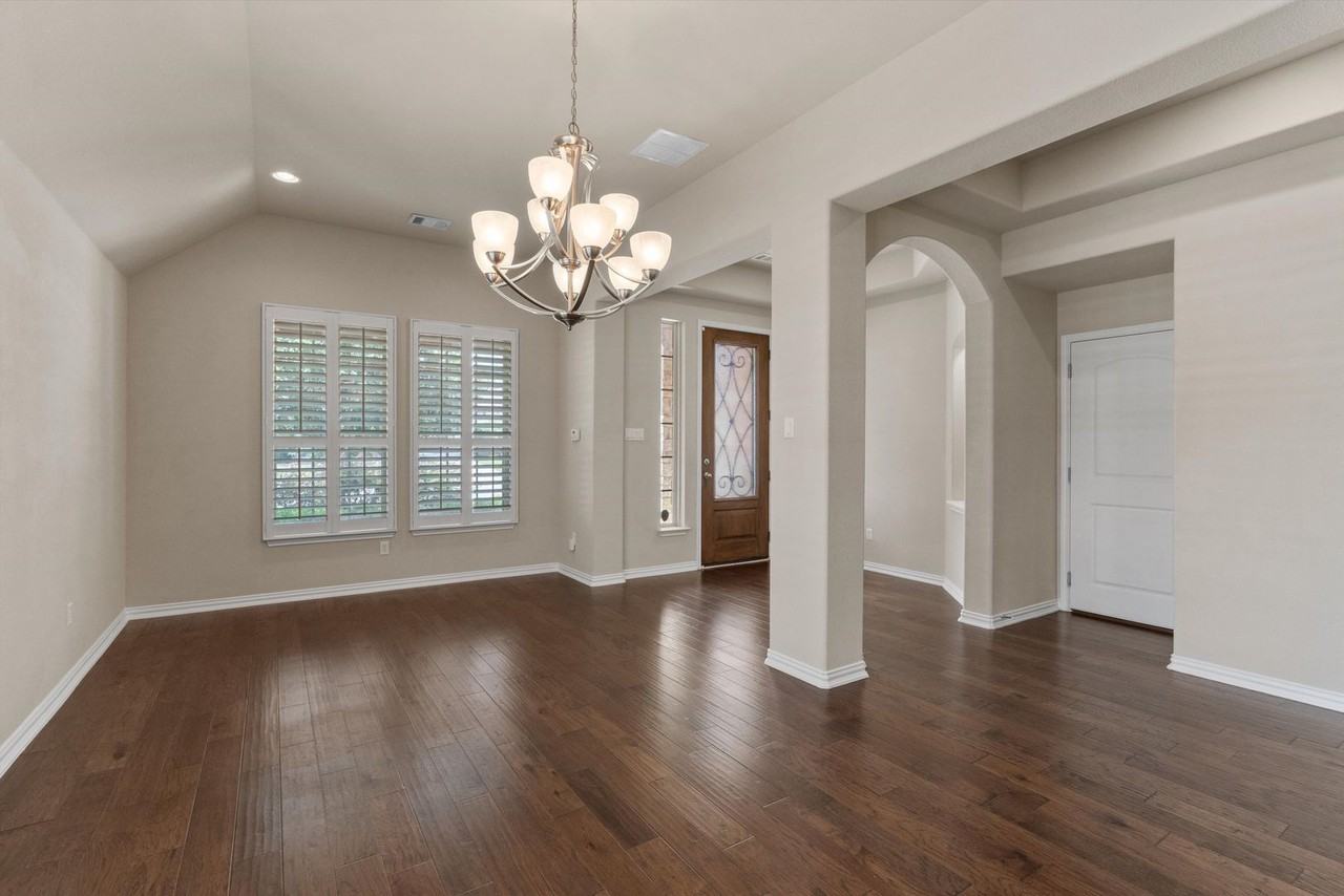 7901 Arbor Knoll Ct - Photo 6 of 34