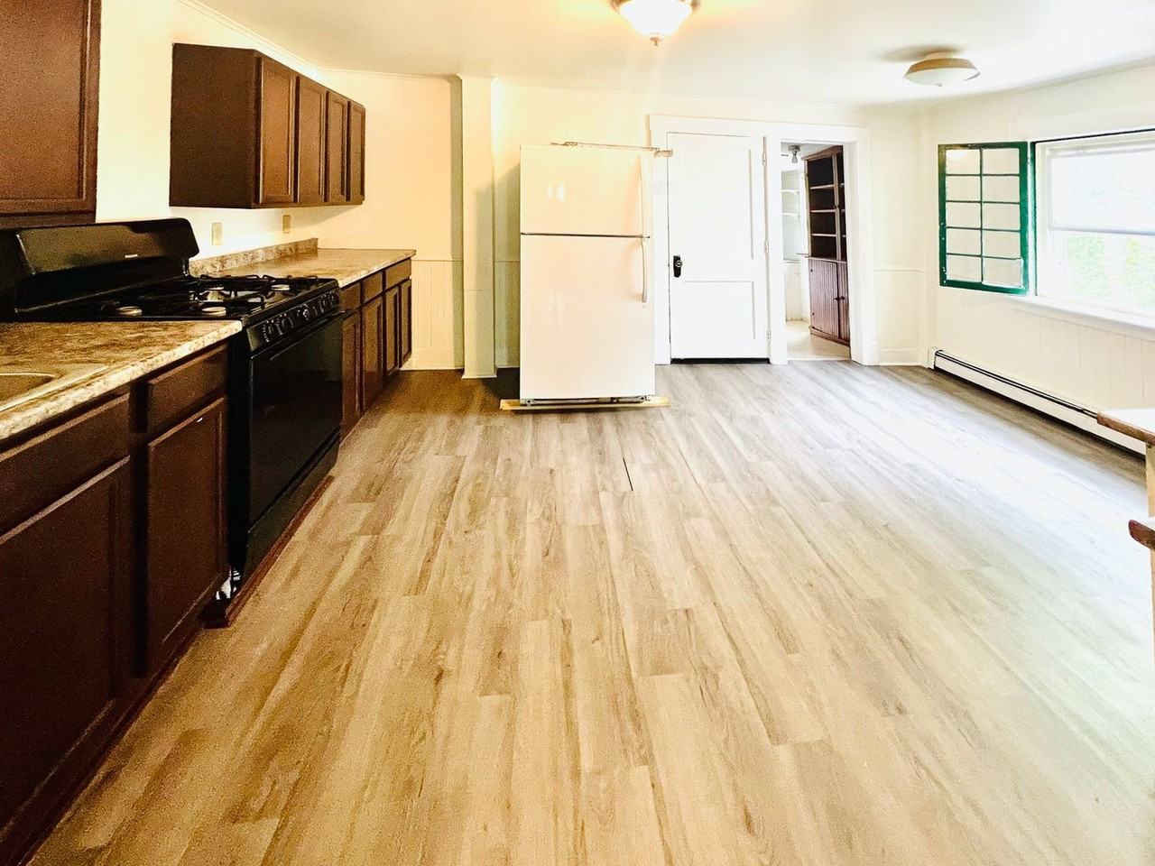 312 Colchester Ave - Photo 2 of 19