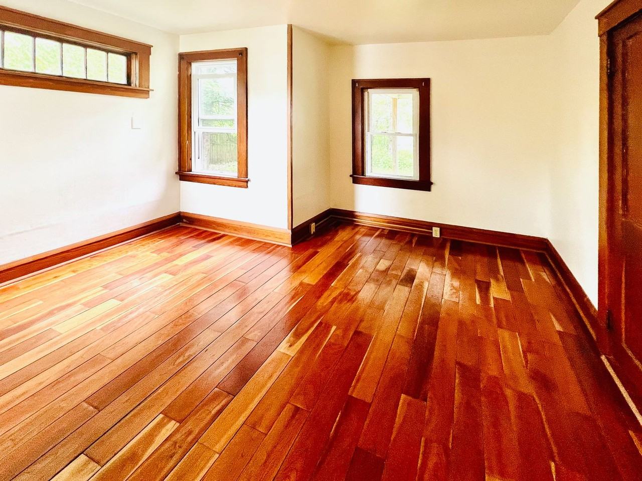 312 Colchester Ave - Photo 3 of 19