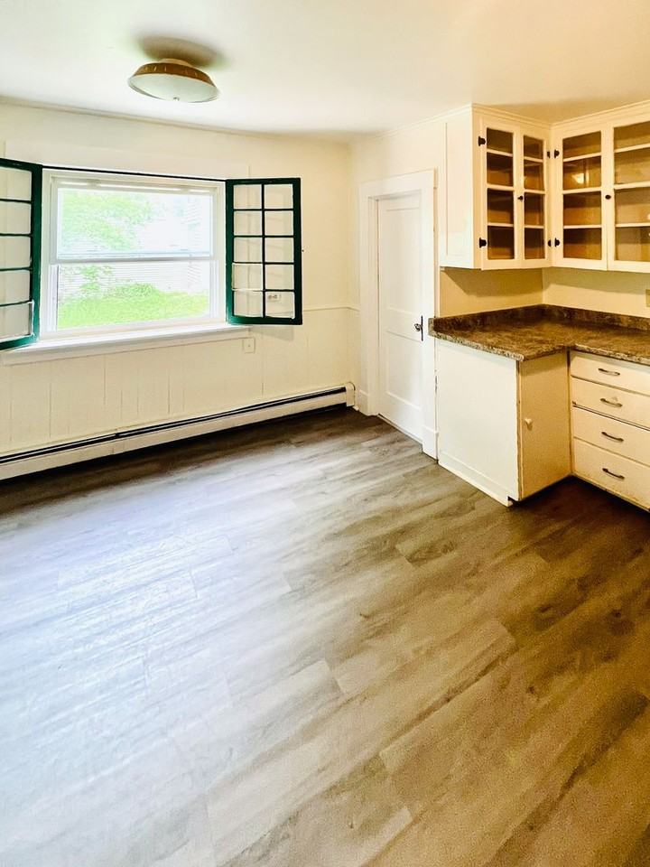 312 Colchester Ave - Photo 4 of 19