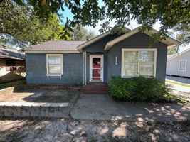 featured image of 4009 Auburn St