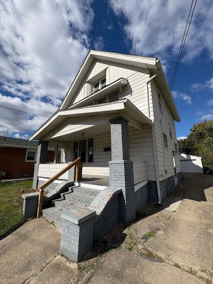 367 E Glenwood Ave - Photo 2 of 26