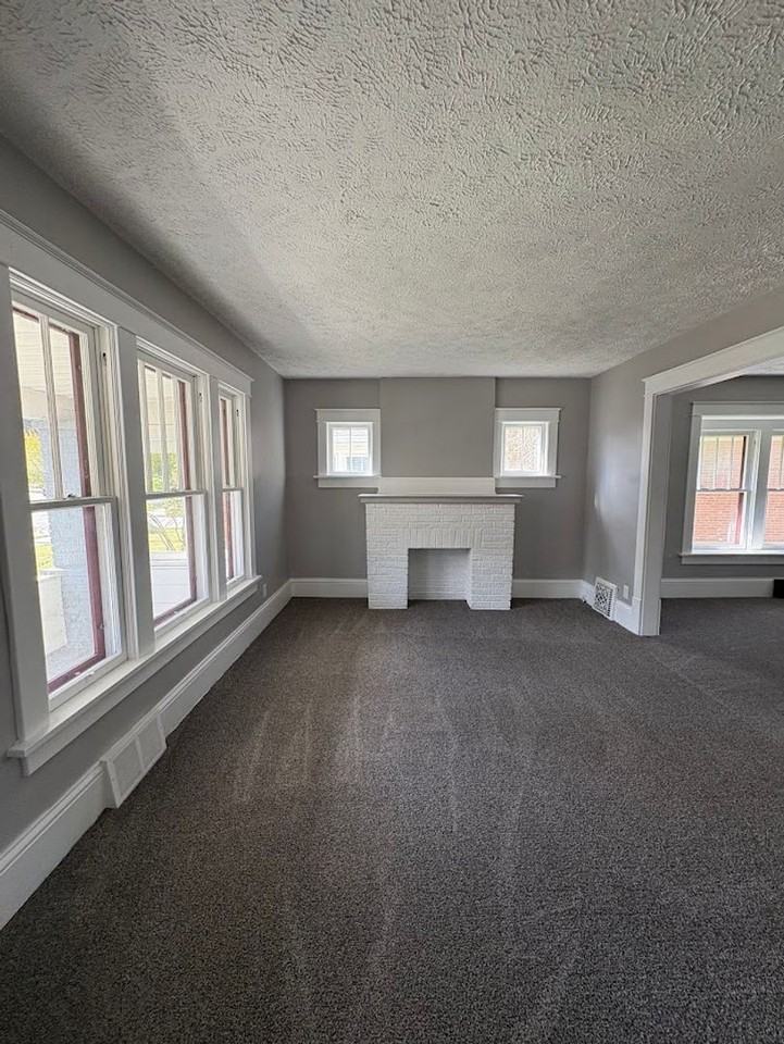 367 E Glenwood Ave - Photo 5 of 26