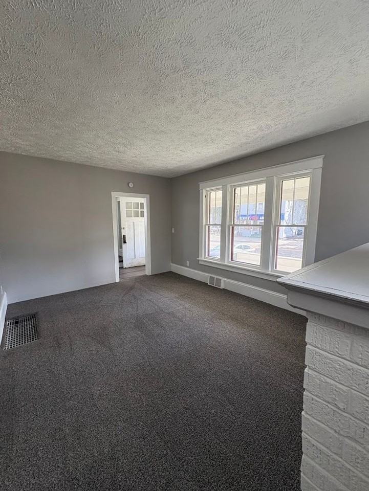 367 E Glenwood Ave - Photo 6 of 26