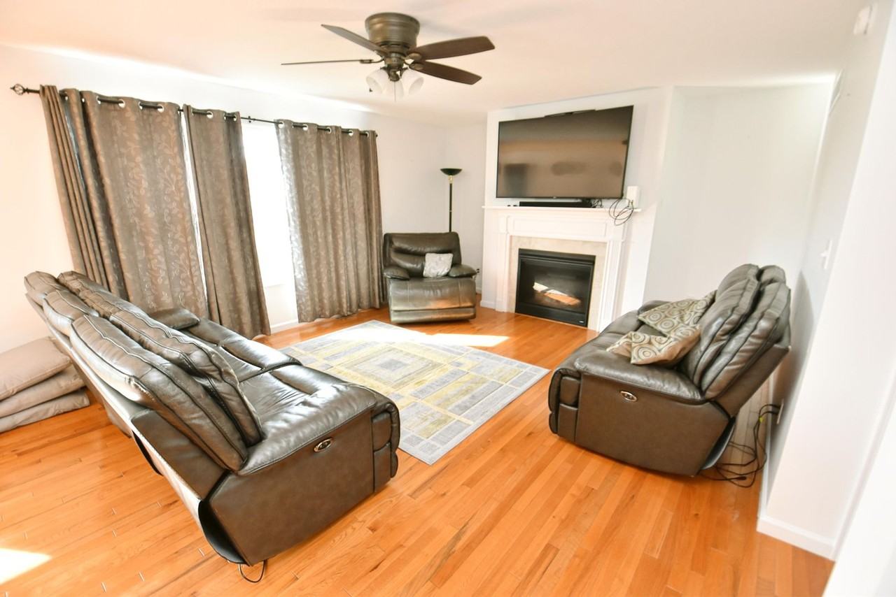 25910 Rolling Hills Dr - Photo 2 of 26