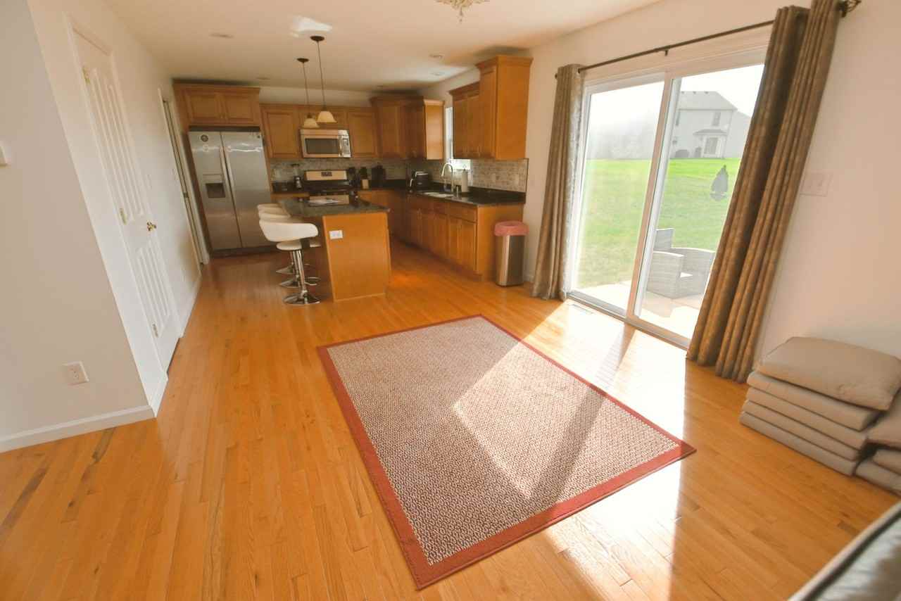 25910 Rolling Hills Dr - Photo 4 of 26