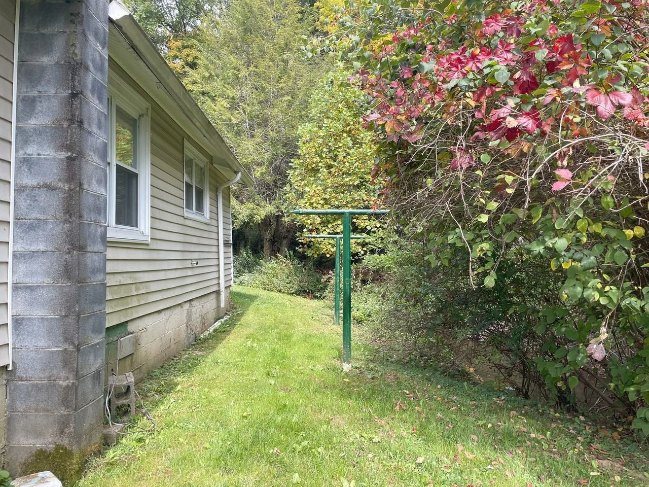 5350 Nc Highway 194 N - Photo 5 of 28