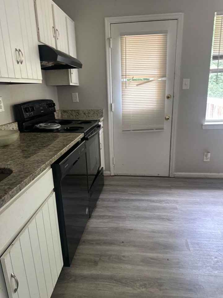 1824 Dry Creek Cir - Photo 2 of 7