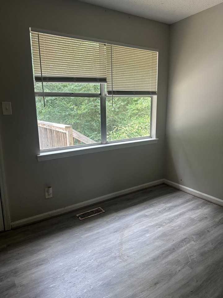 1824 Dry Creek Cir - Photo 3 of 7