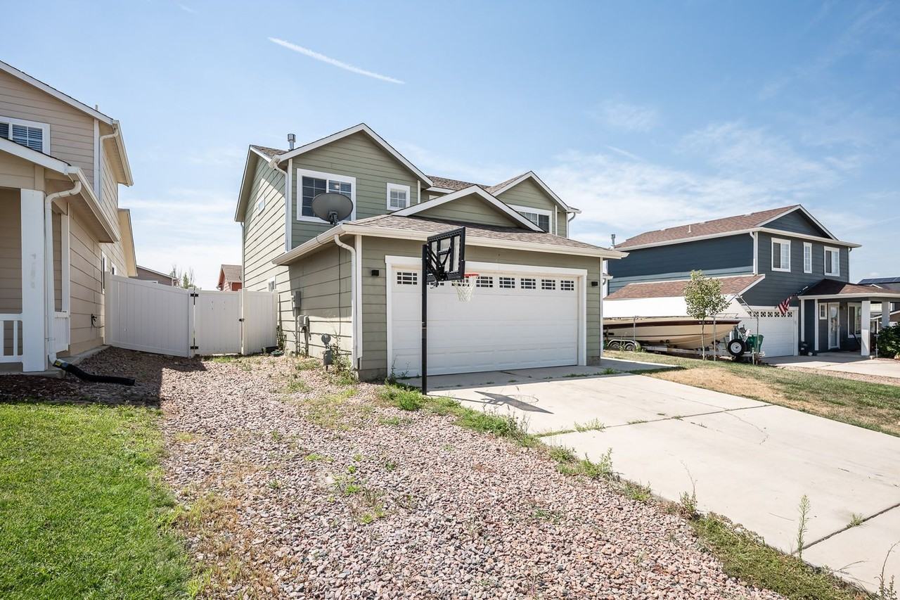 2238 Meadowlark Ln - Photo 2 of 37
