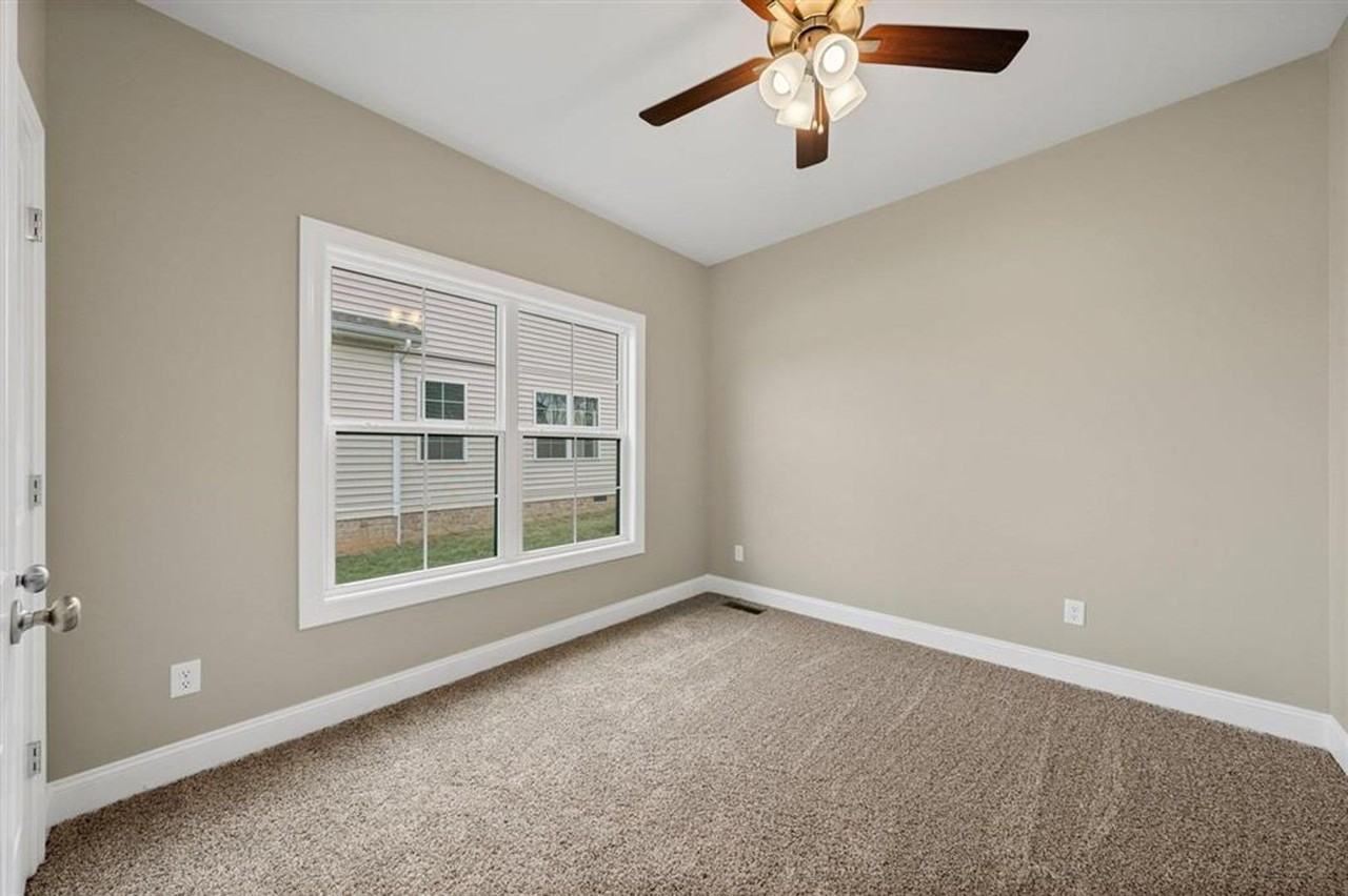 2755 Cedrus Ave - Photo 3 of 9