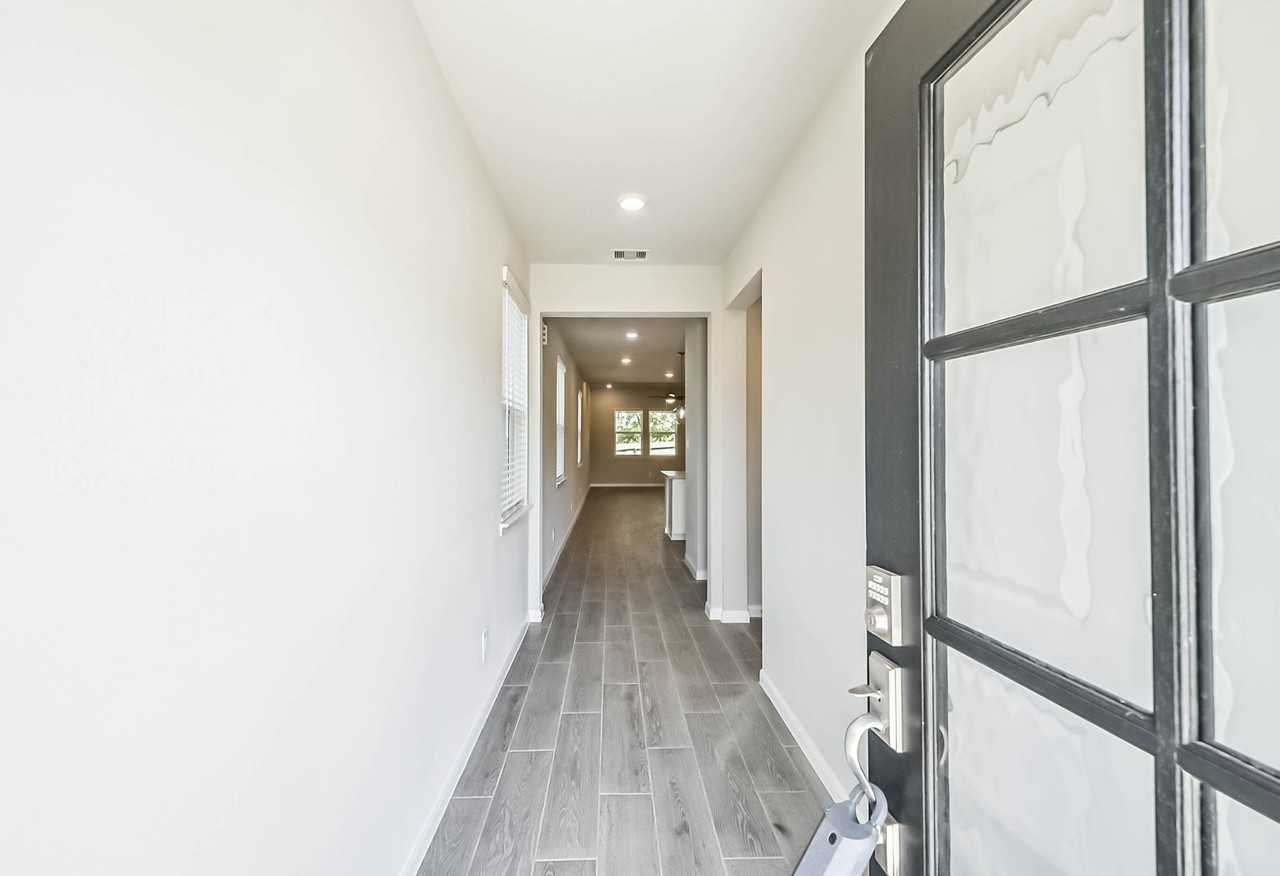 19568 Stripe Hill Bend - Photo 5 of 45