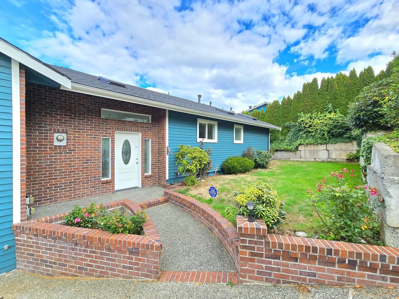 1002 8th St - Photo 2 of 21