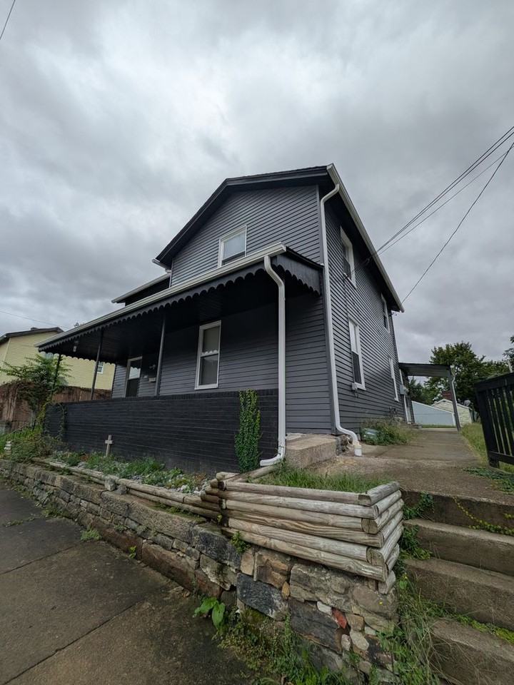 315 12th St - Photo 2 of 26