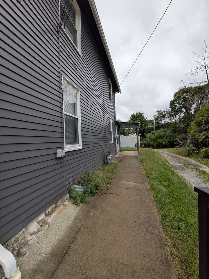 315 12th St - Photo 3 of 26