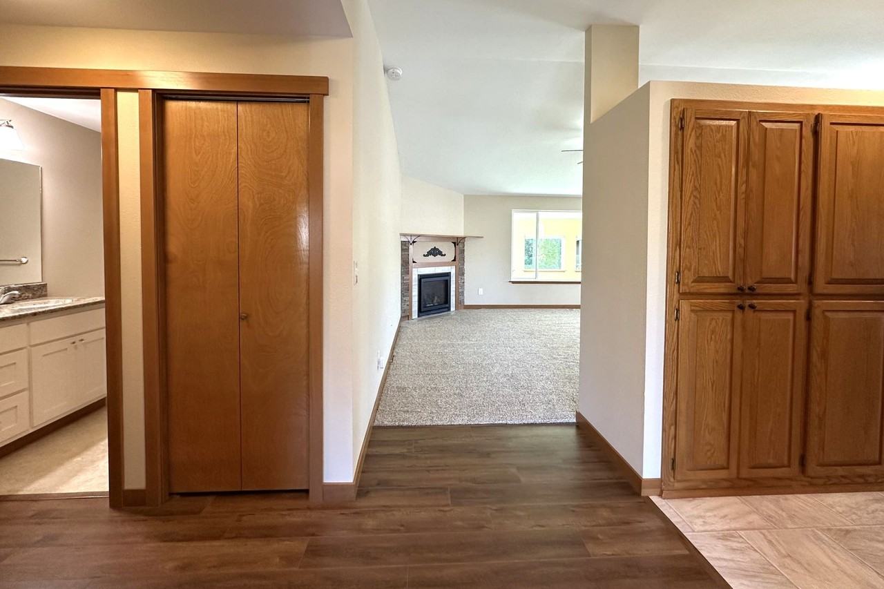 306 Dunbar Ln - Photo 2 of 24