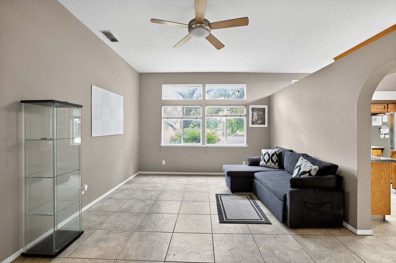 680 Canyon Creek Way - Photo 3 of 29