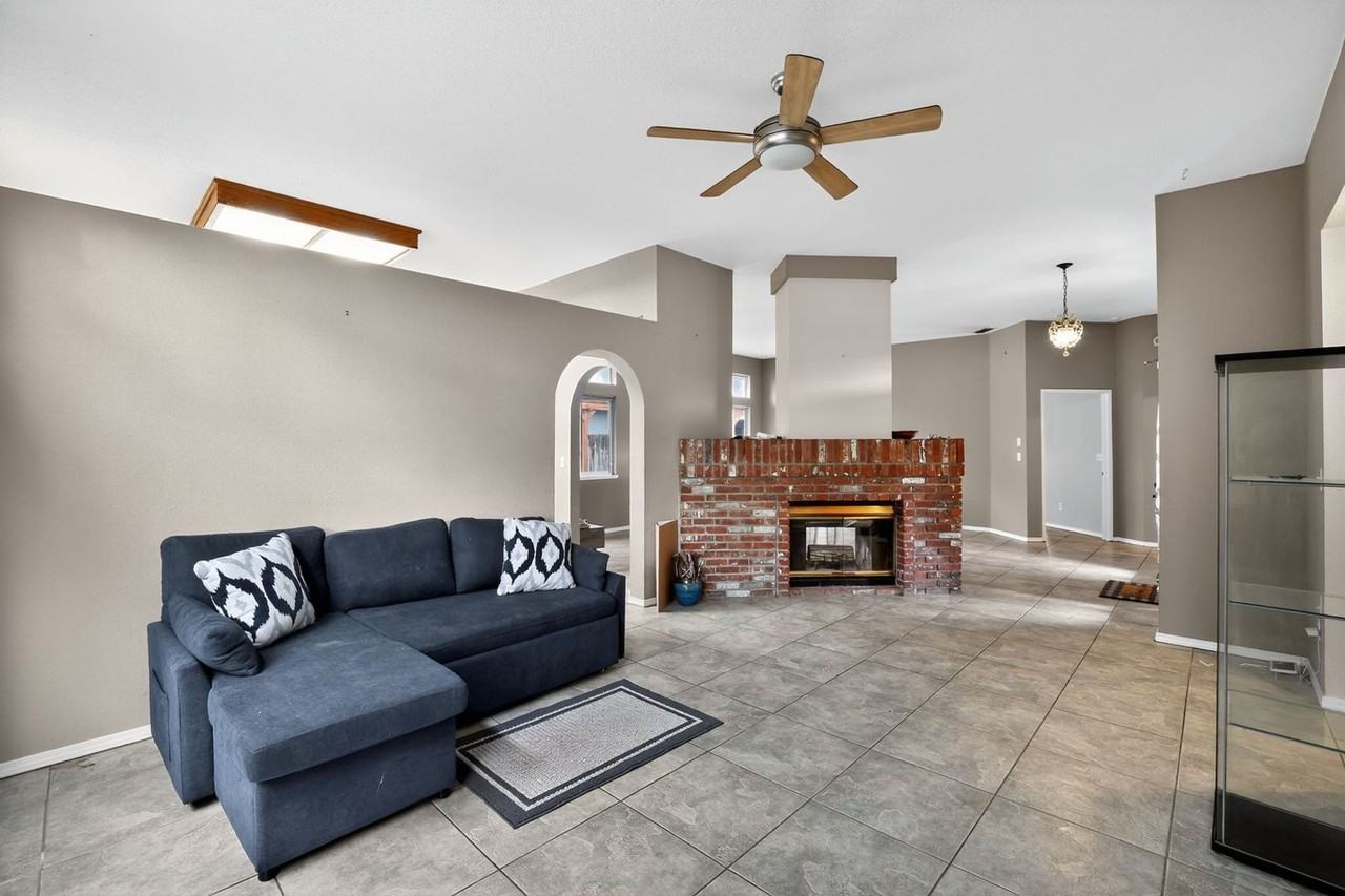 680 Canyon Creek Way - Photo 4 of 29