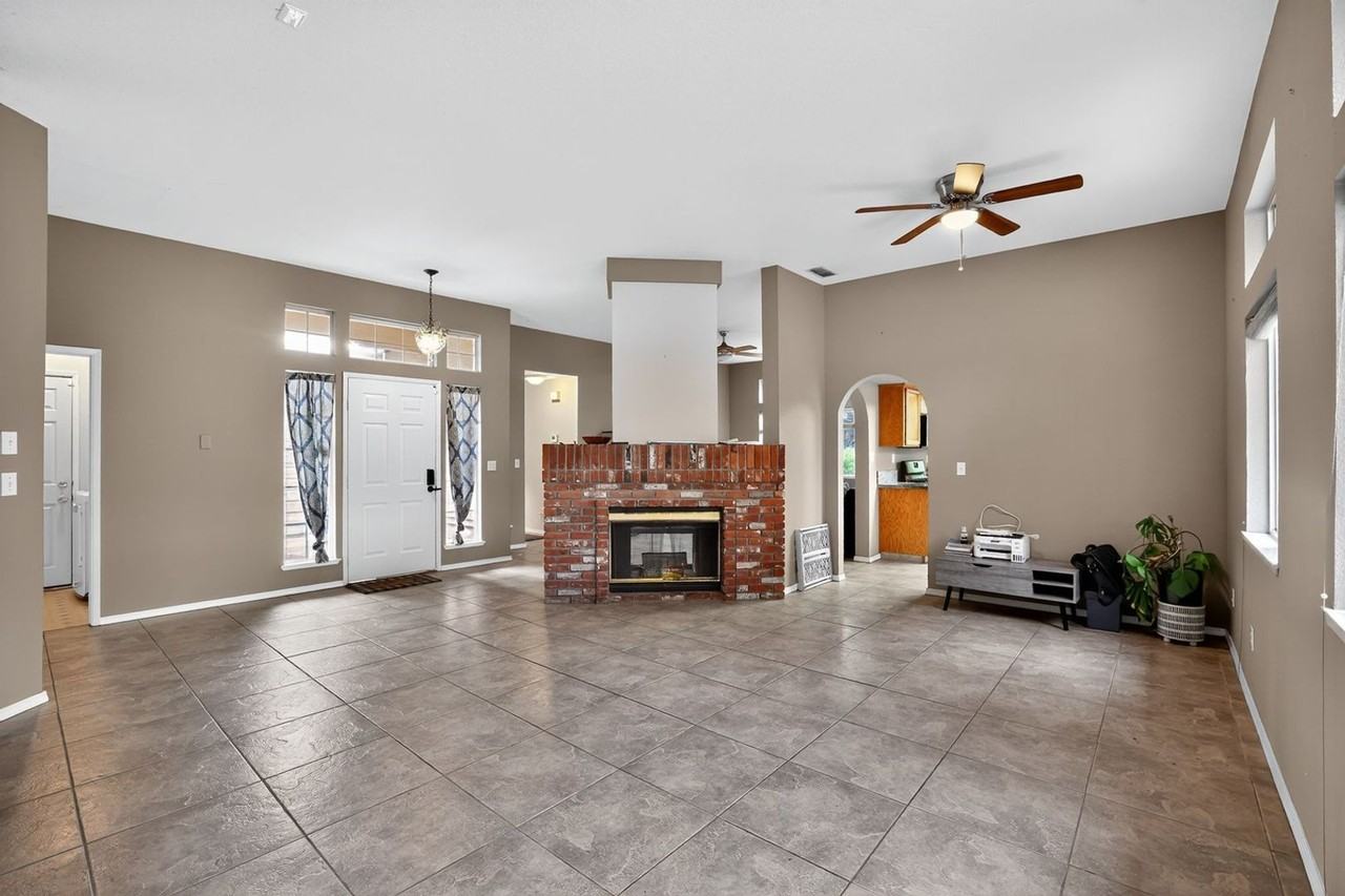 680 Canyon Creek Way - Photo 5 of 29