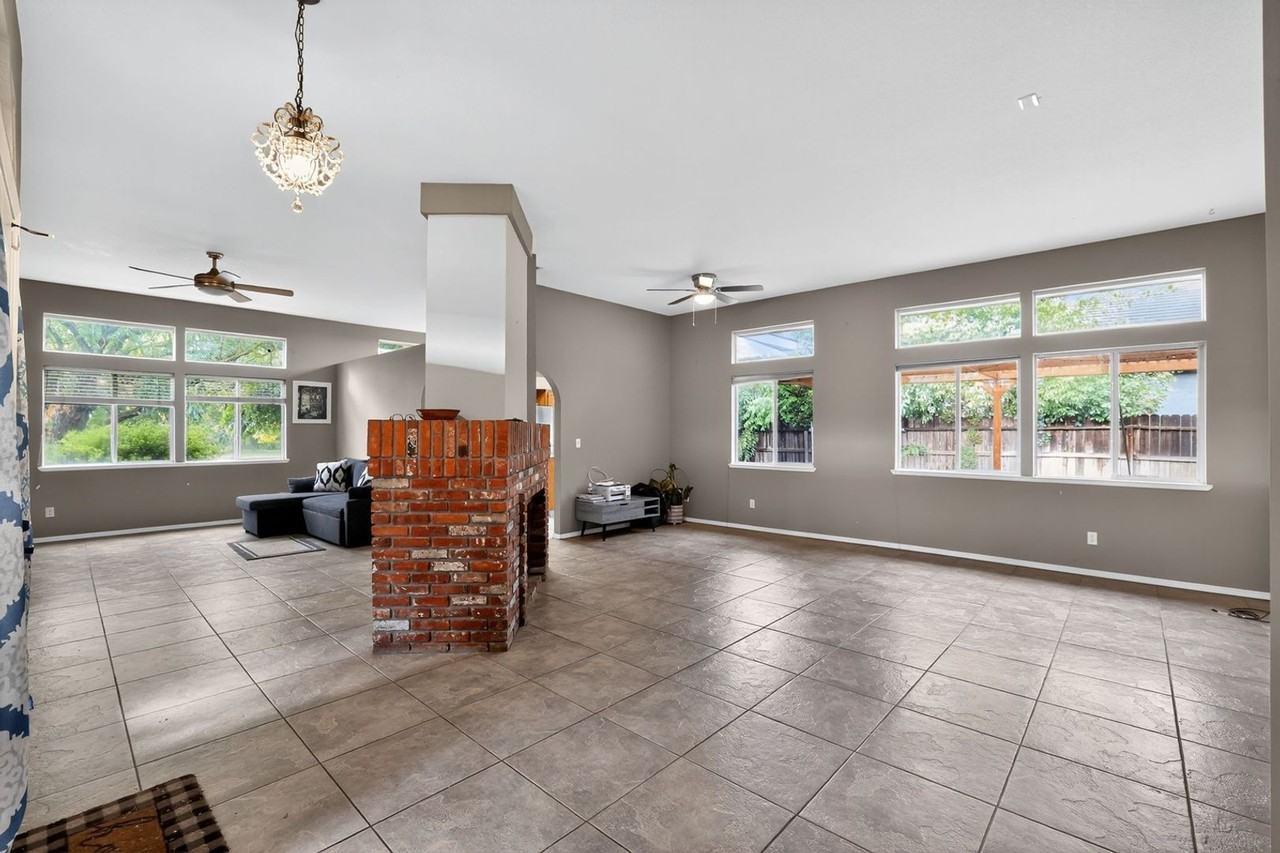 680 Canyon Creek Way - Photo 6 of 29