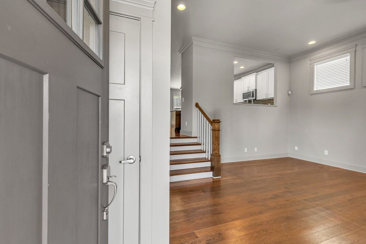 1696 Carvell Ave - Photo 3 of 27