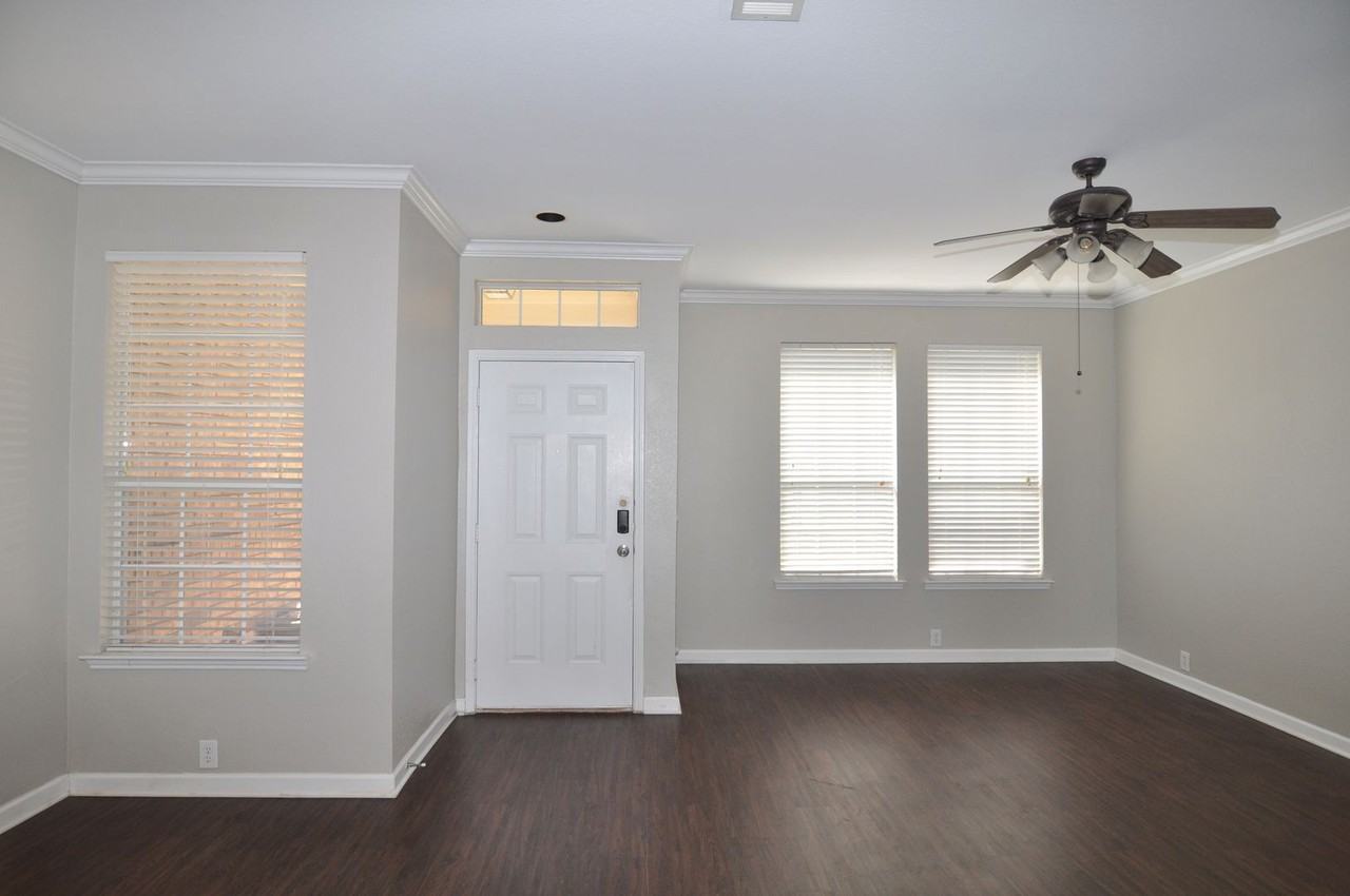 2214 Glacier Park Ln - Photo 3 of 31