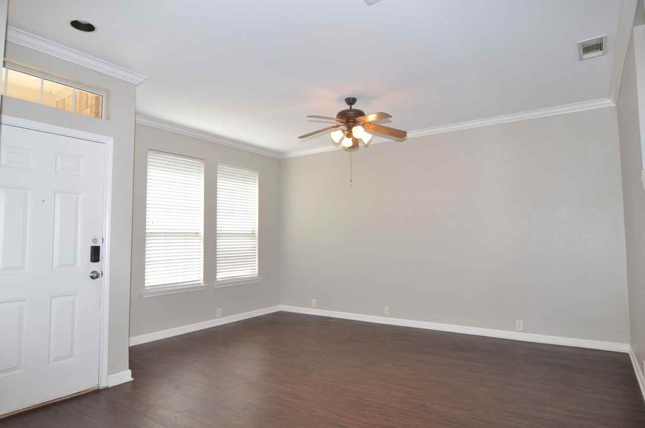 2214 Glacier Park Ln - Photo 4 of 31