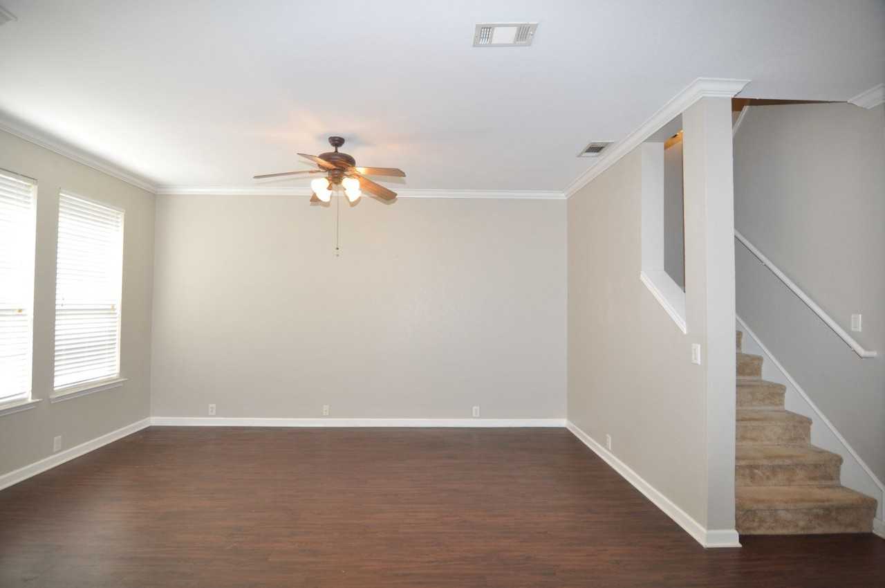 2214 Glacier Park Ln - Photo 5 of 31