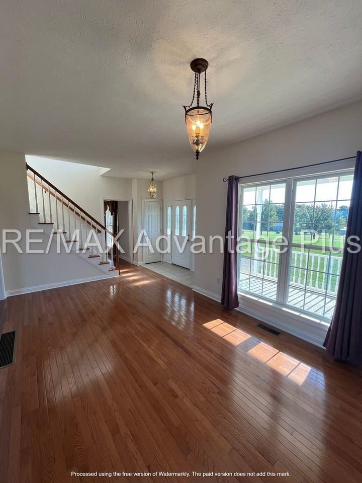 237 Brock Rd - Photo 3 of 26