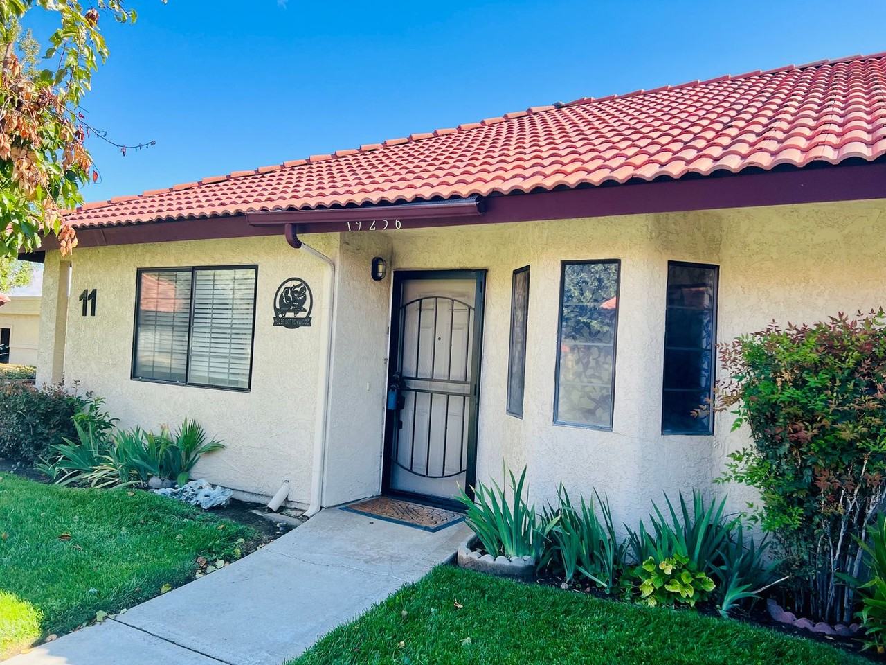 19256 Cottonwood Drive - Photo 2 of 35