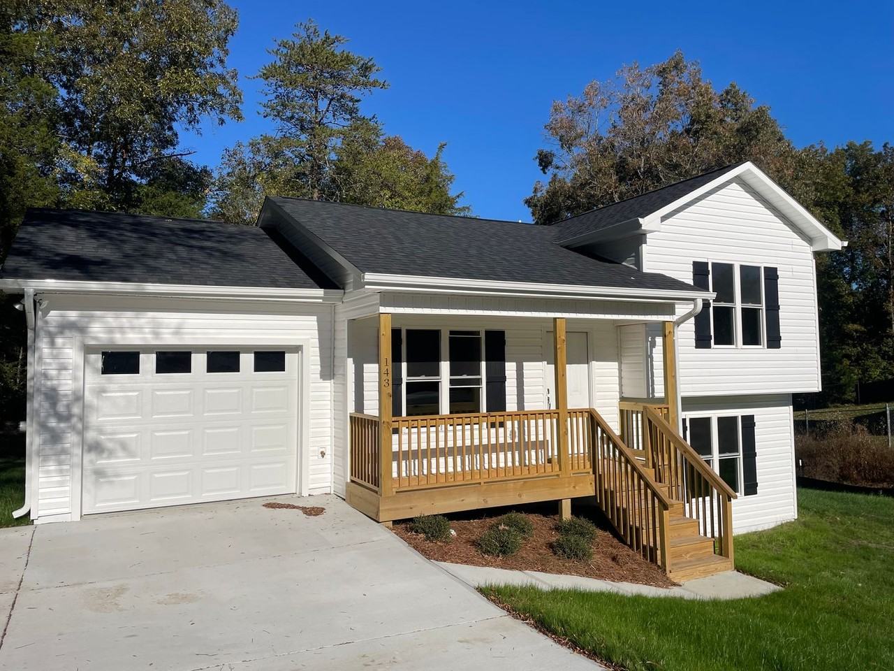 143 Heather Ct - Photo 2 of 12