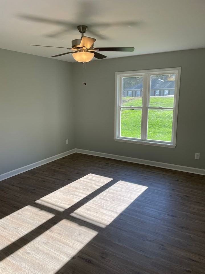 143 Heather Ct - Photo 3 of 12