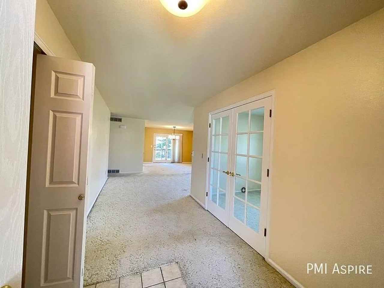 2403 Elmhurst Pl - Photo 2 of 20