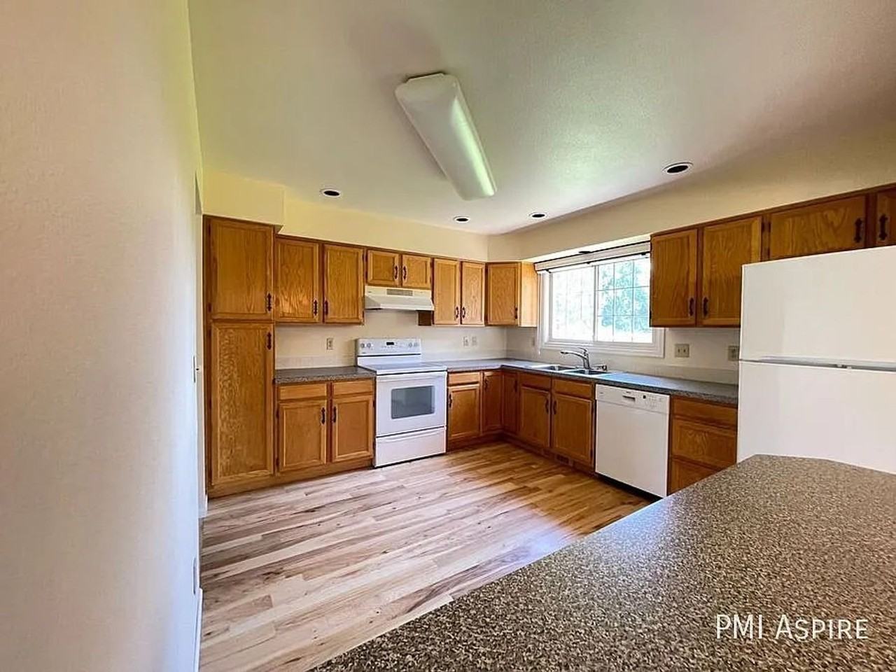 2403 Elmhurst Pl - Photo 4 of 20