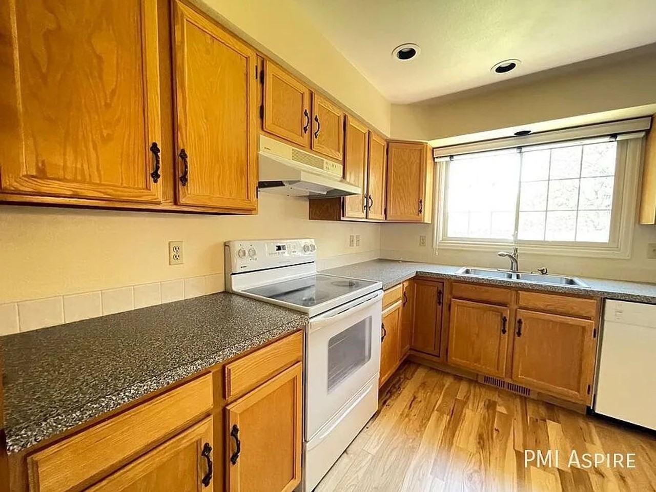 2403 Elmhurst Pl - Photo 6 of 20