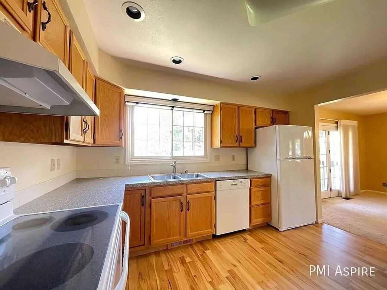 2403 Elmhurst Pl - Photo 7 of 20