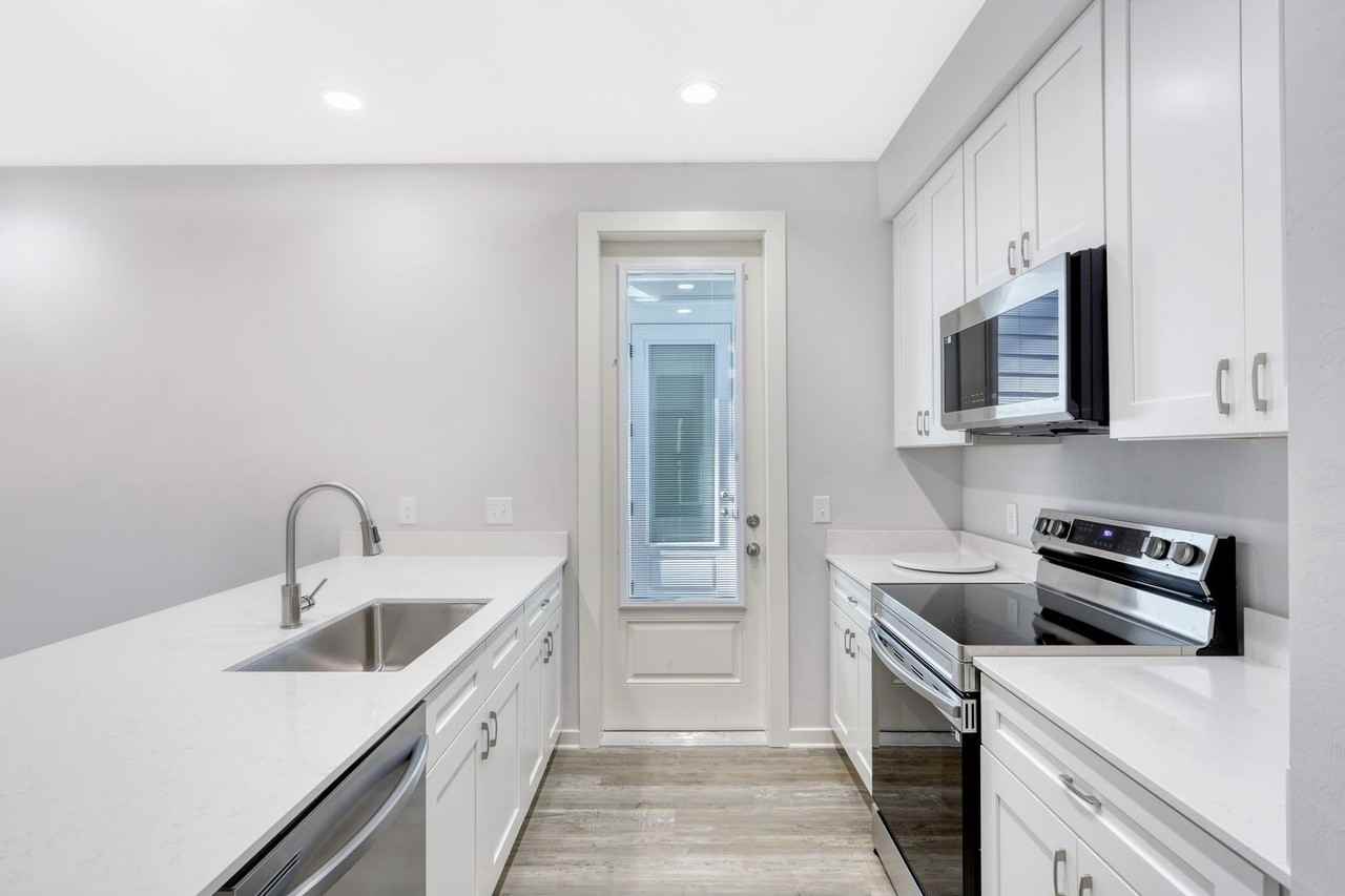 1233 Nw 4th Pl - Photo 7 of 29