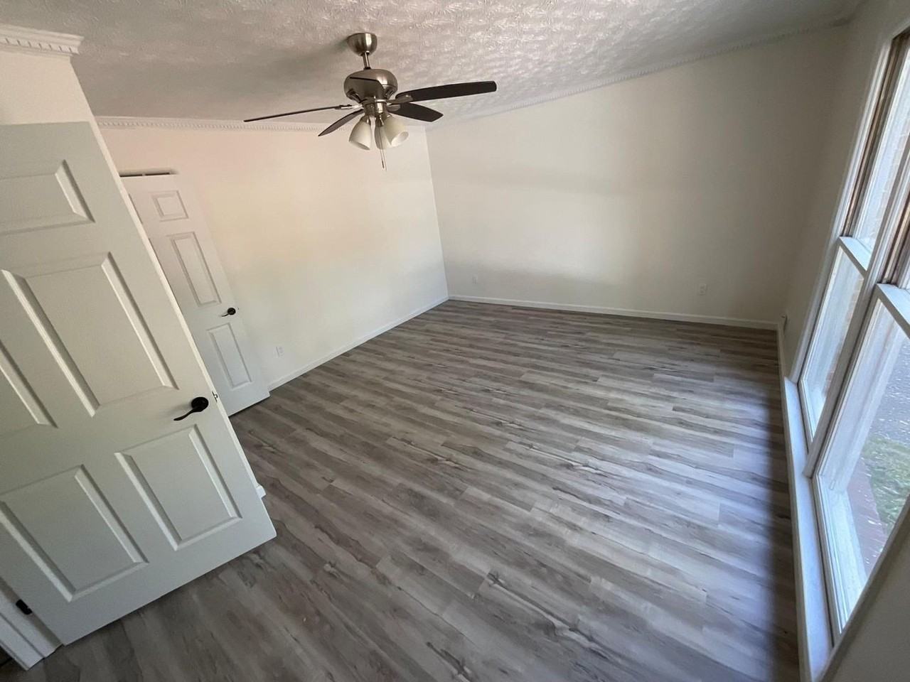 8243 Creekridge Cir - Photo 7 of 14