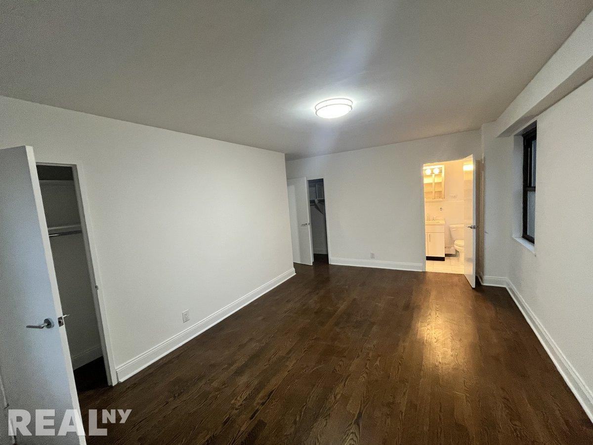 E 89th St #3L - Photo 7 of 8