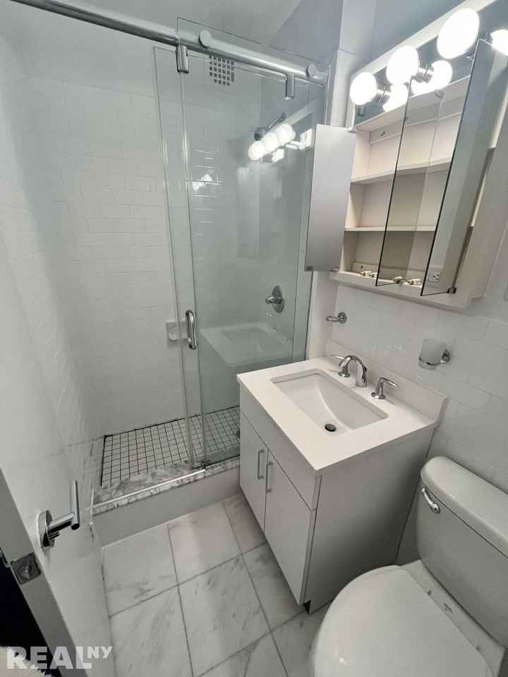 E 89th St #2L - Photo 5 of 8