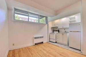 featured image of 3010 Av Van Horne