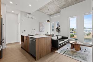 featured image of 220 Boul Harwood