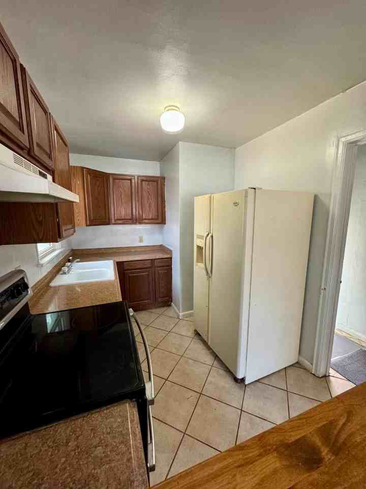 1323 Cherry St - Photo 6 of 20