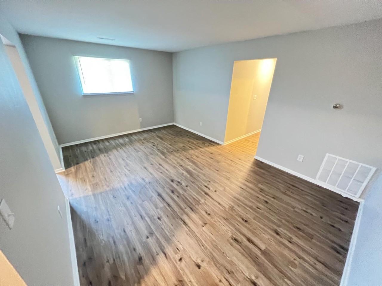 Sirena Gordon Apartments - Photo 2 of 15