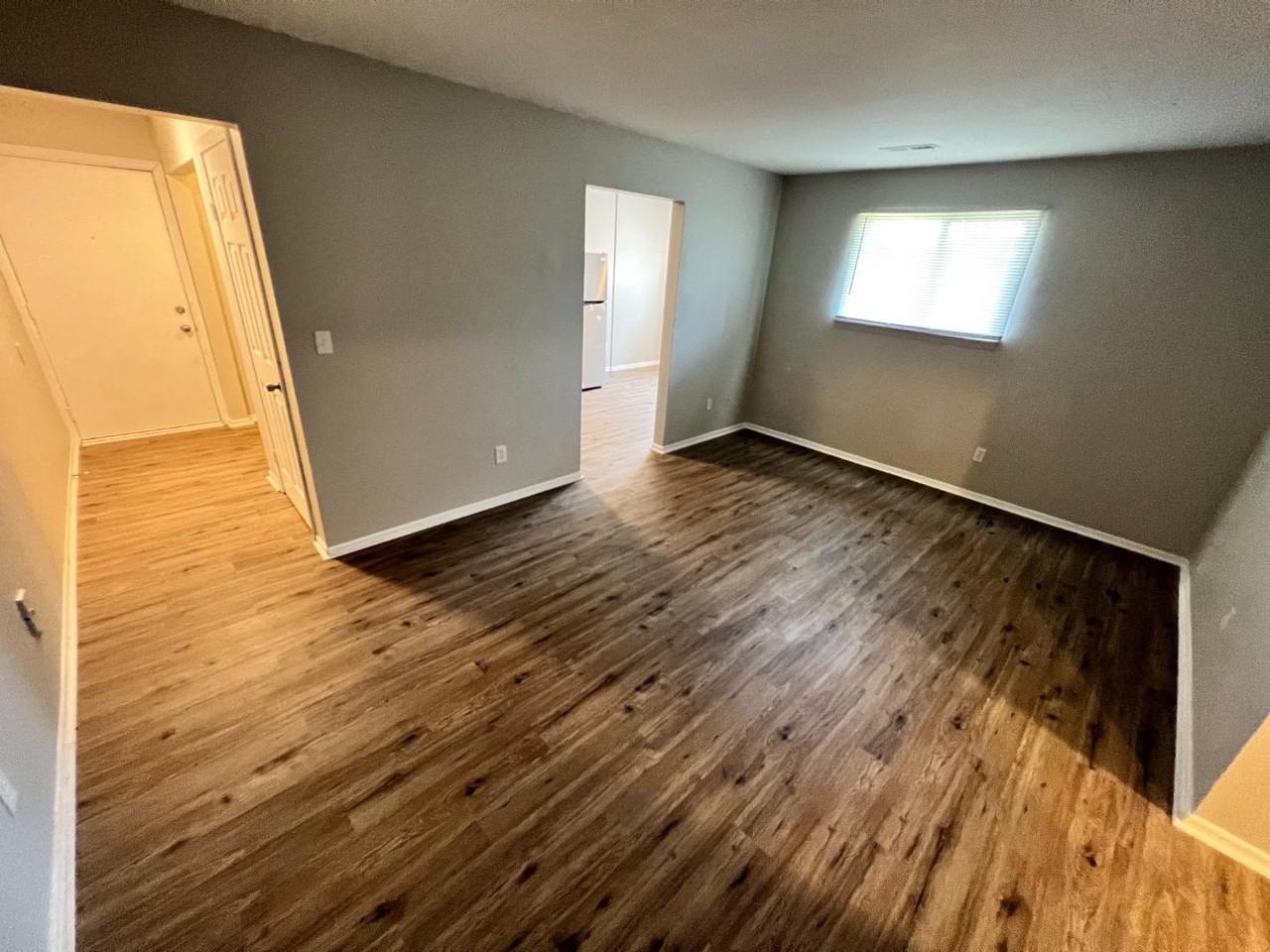 Sirena Gordon Apartments - Photo 3 of 15