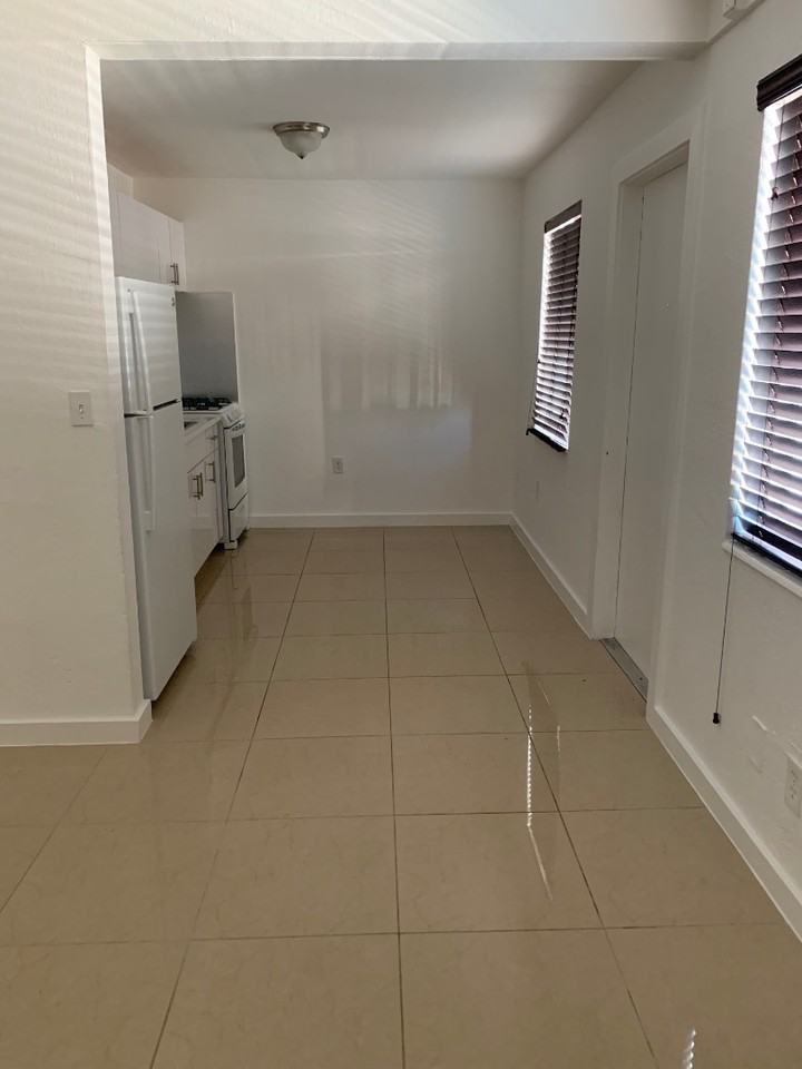 3200 Mary St - Photo 6 of 10