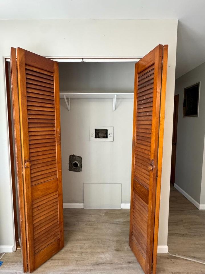 723 W Buffalo St - Photo 3 of 7