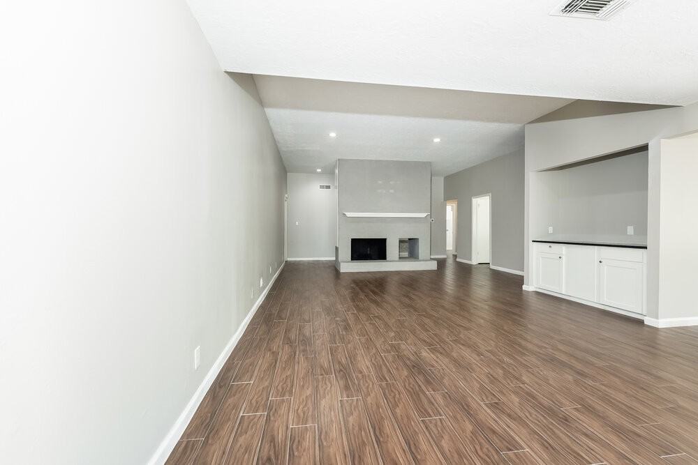 15470 Carmel Dr - Photo 4 of 16