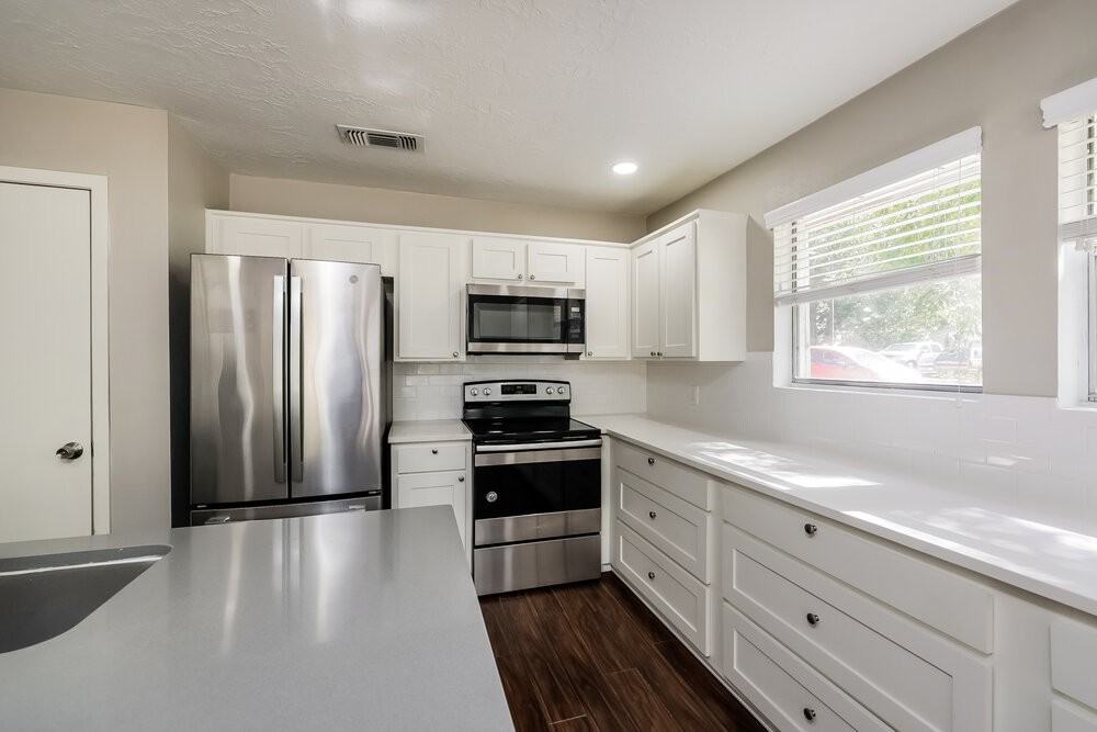 15470 Carmel Dr - Photo 5 of 16